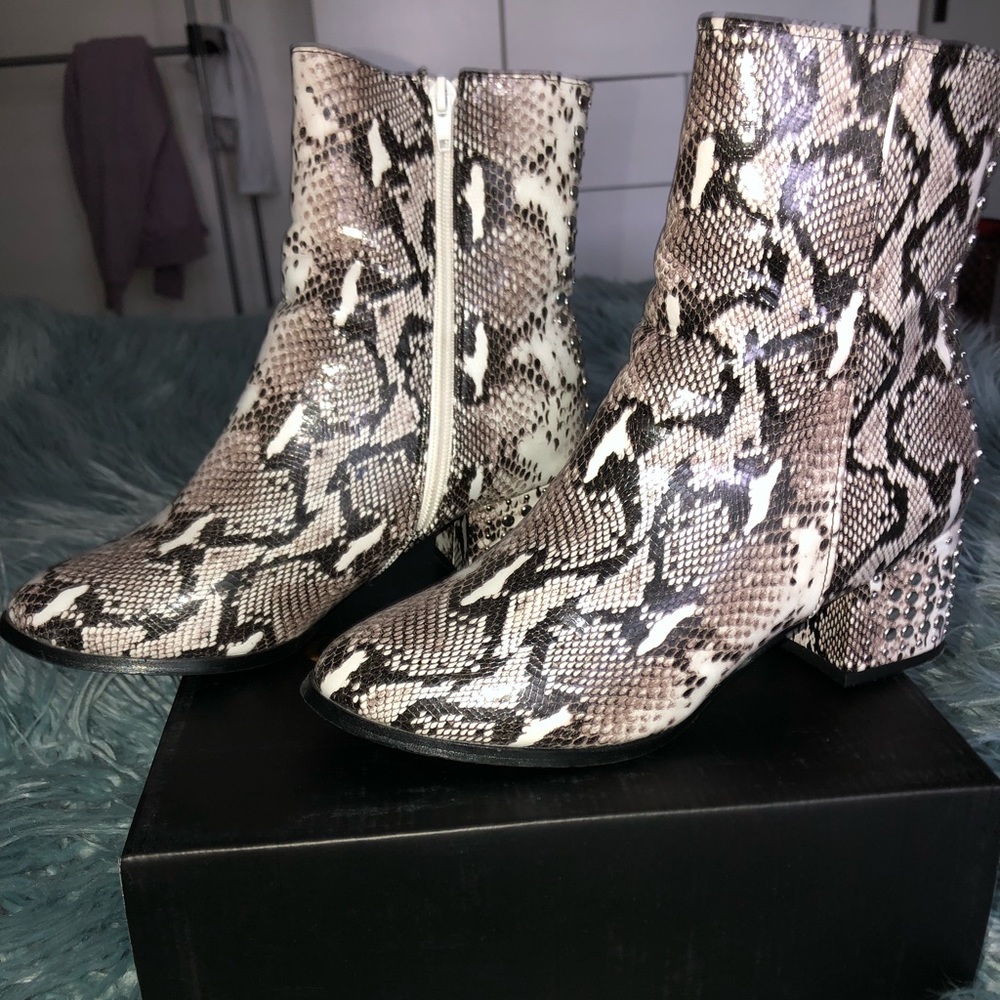 Chase and Chloe snake skin booties